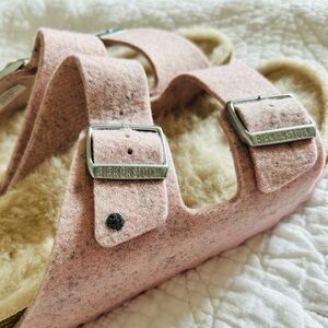 Gorgeous pink Birkenstock!! 🌸